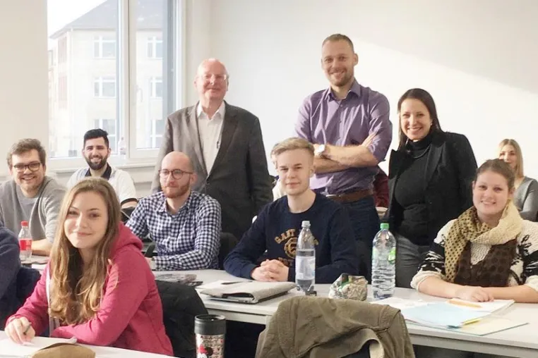 Leadership 2020: Andreas Reis (MLP) mit toller Vorlesung an Management-Hochschule - HdWM-Studenten begeistert Bild: Leadership 2020: Andreas Reis (MLP) mit toller Vorlesung an Management-Hochschule - HdWM-Studenten begeistert