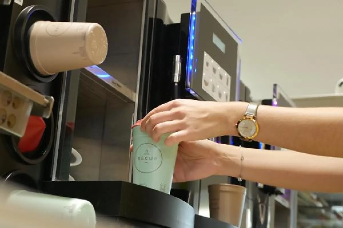 Den Kaffee zum Mitnehmen gibt es in der Stiftungskantine in Liebenau ab sofort umweltfreundlich