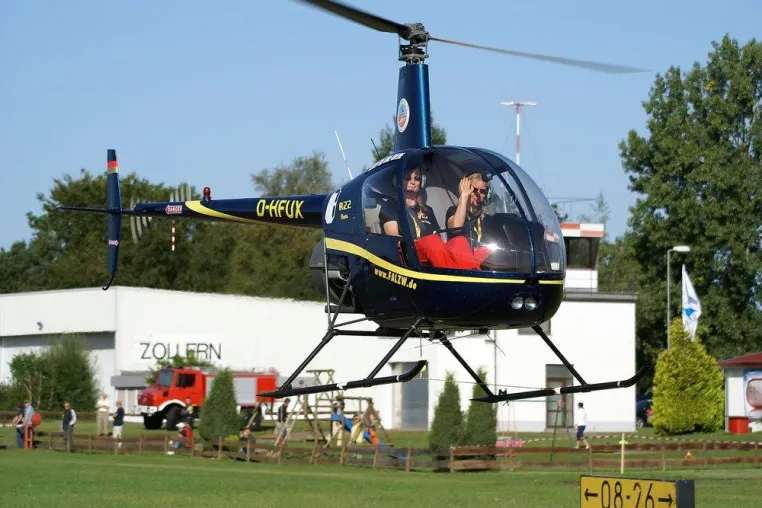 Bild: Die Heligirls als einziges Damenteam bei der Hubschrauber Meisterschaft 2009 erfolgreich
