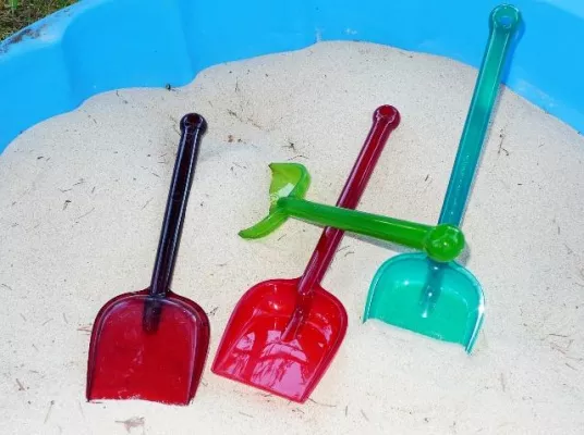 Bild: WINDSOR mit vollelektrischen 1.400 kN und 3.500 kN JSW Maschinen auf der Fakuma 2011