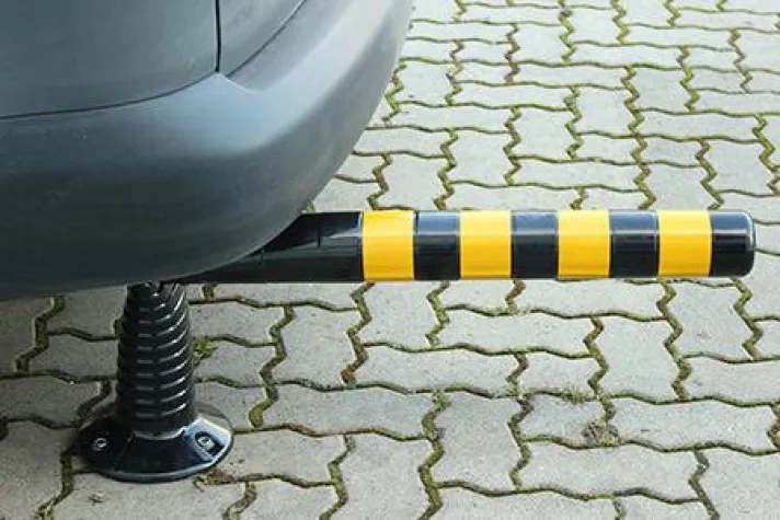 Bild: So einfach ist Anfahrschutz auf Kundenparkplätzen