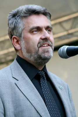 Bild: Rektor Prof. Dr. Armin Willingmann referiert zu rechtlichen Gefahren für Kinder im Internet