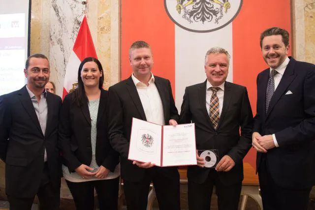 Bild: 1zu1 Prototypen ist staatlich ausgezeichneter Ausbildungsbetrieb