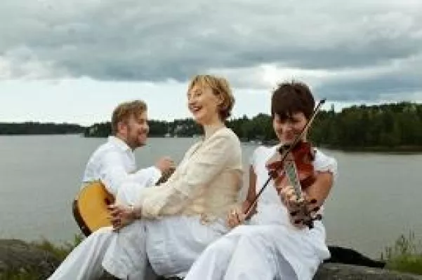 Bild: DFG-Konzerttournee mit dem Folk-Trio SUO 5. 2 – 12. 2. 2010