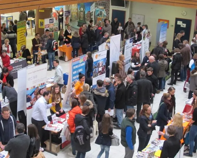 Wege in die weite Welt - Kostenlose Auslandsberatung auf der 'JuBi'-Messe in Berlin Bild: Wege in die weite Welt - Kostenlose Auslandsberatung auf der 'JuBi'-Messe in Berlin