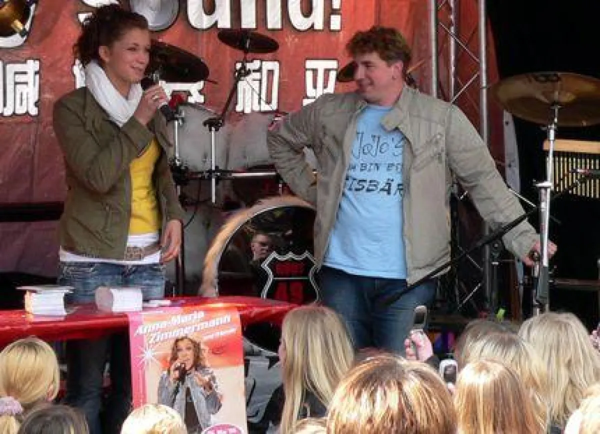 Anna-Maria Zimmermann, Publikumsliebling im Finale der letzten Staffel von DSDS im vergangenen Jahr, tritt ab sofort zusammen mit Frank Acker, Jens und Jörg Mehring auf die Bühne.