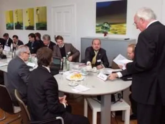 Bild: Wie viel Bank braucht der Mensch? – Bankmagazin 01/2011 zum IT-Zukunftsforum der XCOM AG