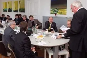 Bild: Wie viel Bank braucht der Mensch? – Bankmagazin 01/2011 zum IT-Zukunftsforum der XCOM AG