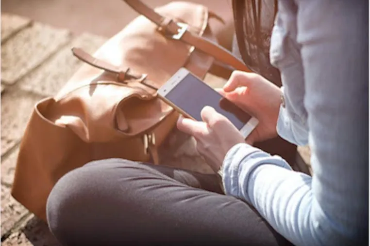 Bild: Große und kleine Unternehmen profitieren vom SMS-Service.