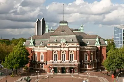 Moderne Regelungstechnik hinter nostalgischer Konzertfassade Bild: Moderne Regelungstechnik hinter nostalgischer Konzertfassade
