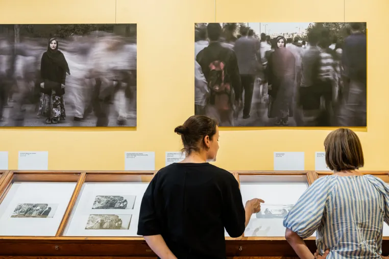 Bild: Fotografien aus Persien treffen auf Gegenwartskunst: Ausstellung an der MLU zeigt Werk von Ernst Höltzer