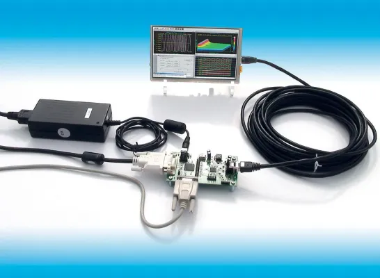 Bild: Ein einziges Kabel übernimmt die Aufgabe der drei dicken Kabel für Display, Touchscreen und Power