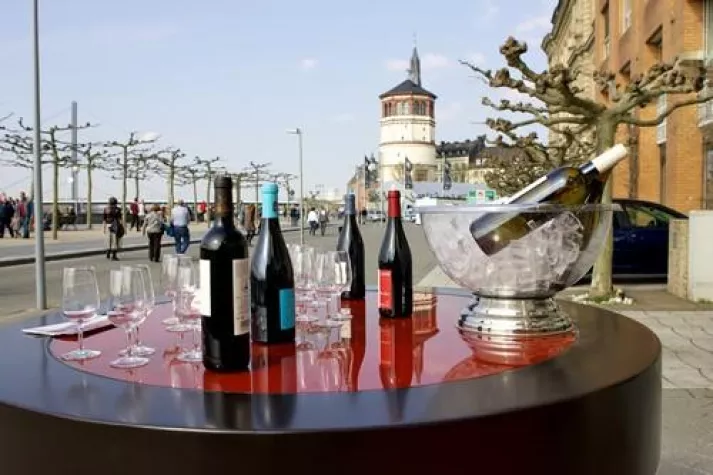 Lenas Wein ist rot, sinnlich, samtig, magisch Bild: Lenas Wein ist rot, sinnlich, samtig, magisch