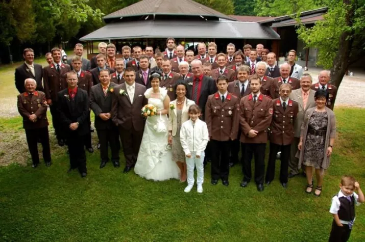 Bild: Feuerwehrhochzeit