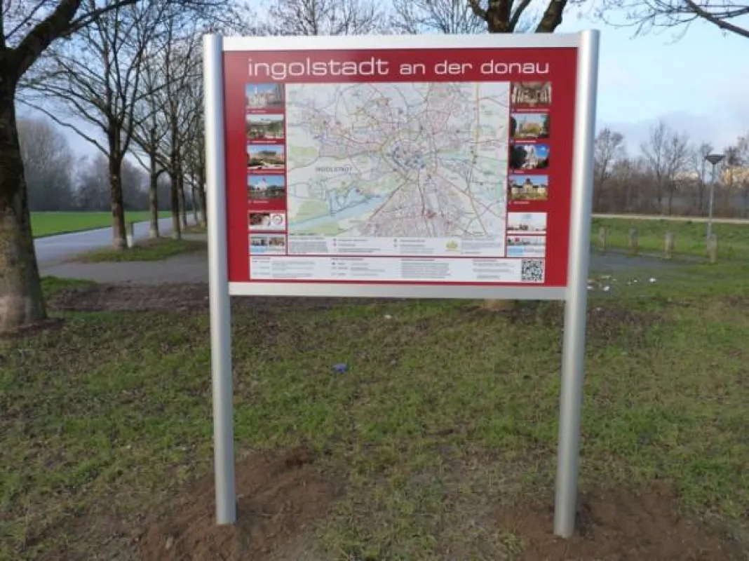 Neben Sehenswürdigkeiten sind auch die wichtigsten fahrradtouristischen Serviceangebote verzeichnet