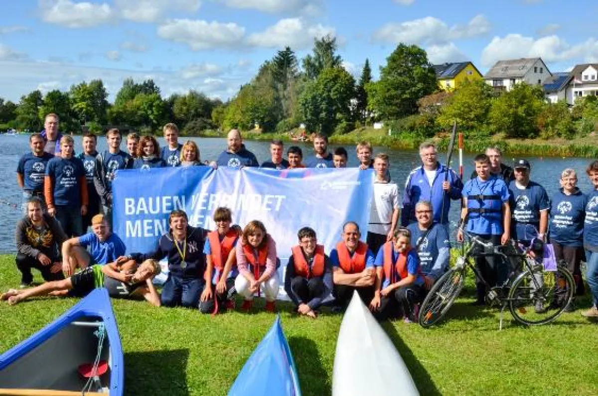 SO-Athleten und die Helfer von AS-Bau Hof, W. Markgraf und Eberhard Pöhner bei der Deutschen Kanumei