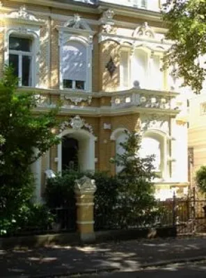 Bild: Richtig modernisieren, lang profitieren: Sonnenschutz im Altbau