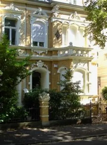 Richtig modernisieren, lang profitieren: Sonnenschutz im Altbau Bild: Richtig modernisieren, lang profitieren: Sonnenschutz im Altbau