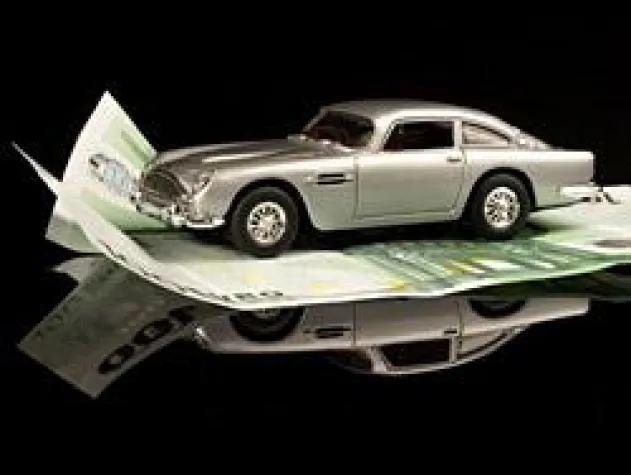 Bild: Einmal drin, zweimal gespart - Kfz-Versicherungswechsel im Internet Dank Bonusprogramm doppelt attraktiv