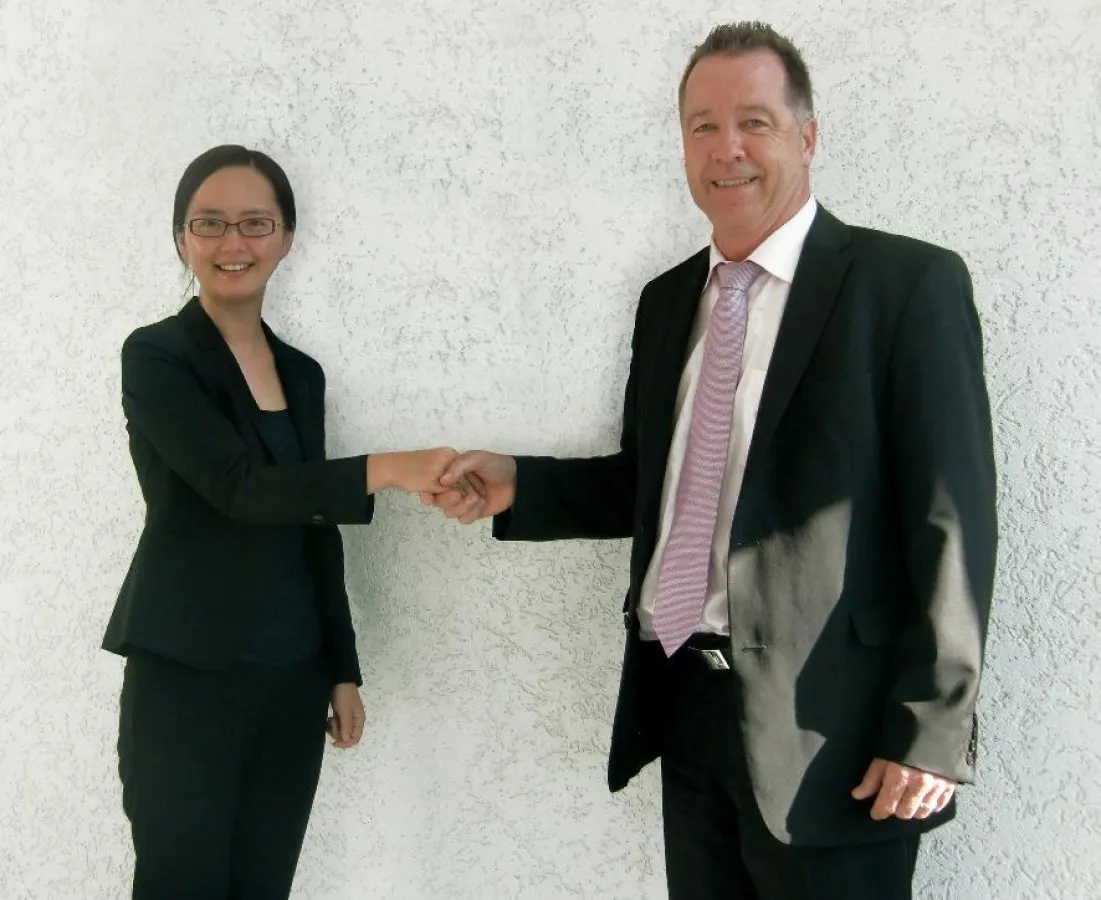 Neue M2M-Partnerschaft: Huo Miaoshu von Huawei mit Michael Nickolai von m2m Germany