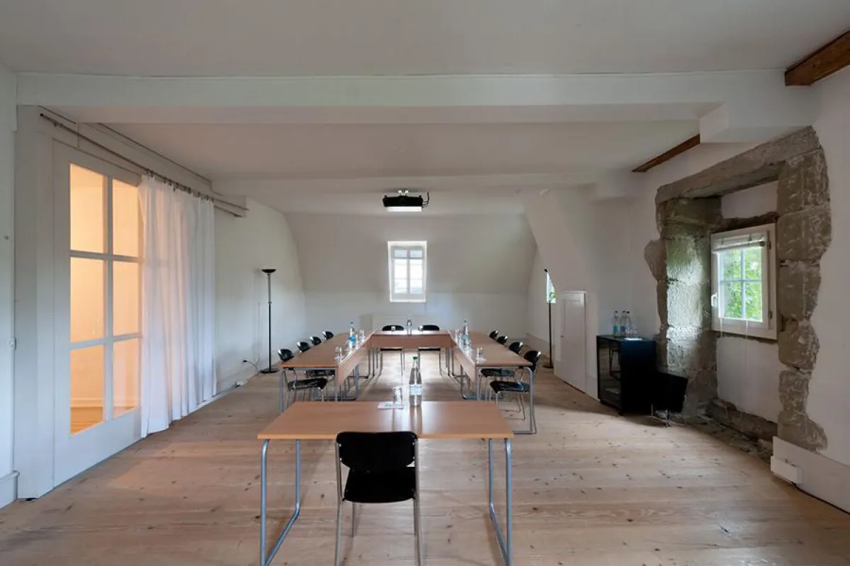 Der Saal im 3. Stock ist lichtdurchflutet und regt kreative Denkprozesse an.