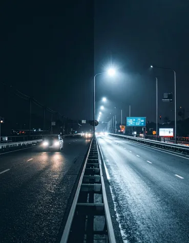 Produktionshallen im Scheinwerferlicht: Digitale Werkerführung weist den Weg Bild: Produktionshallen im Scheinwerferlicht: Digitale Werkerführung weist den Weg