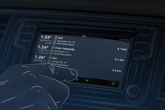 Bild: Wenn das Auto zum Sparfuchs wird: Spritpreis-App kann im Auto auf Touchscreen gespiegelt werden
