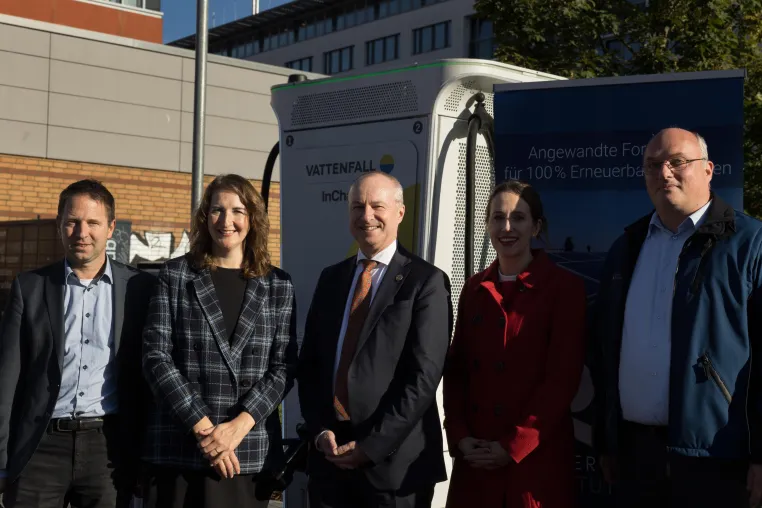 Bild: Forschungsprojekt zeigt Lösungen für Elektromobilität: So helfen Supermarktparkplätze der Energieversorgung in Berlin