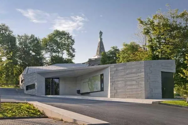 Bild: Bergpark Wilhelmshöhe: Neues Besucherzentrum begeistert Gäste - Führungen starten