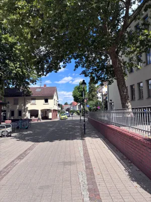 Bild: Wenn der Baumschatten den Weg weist