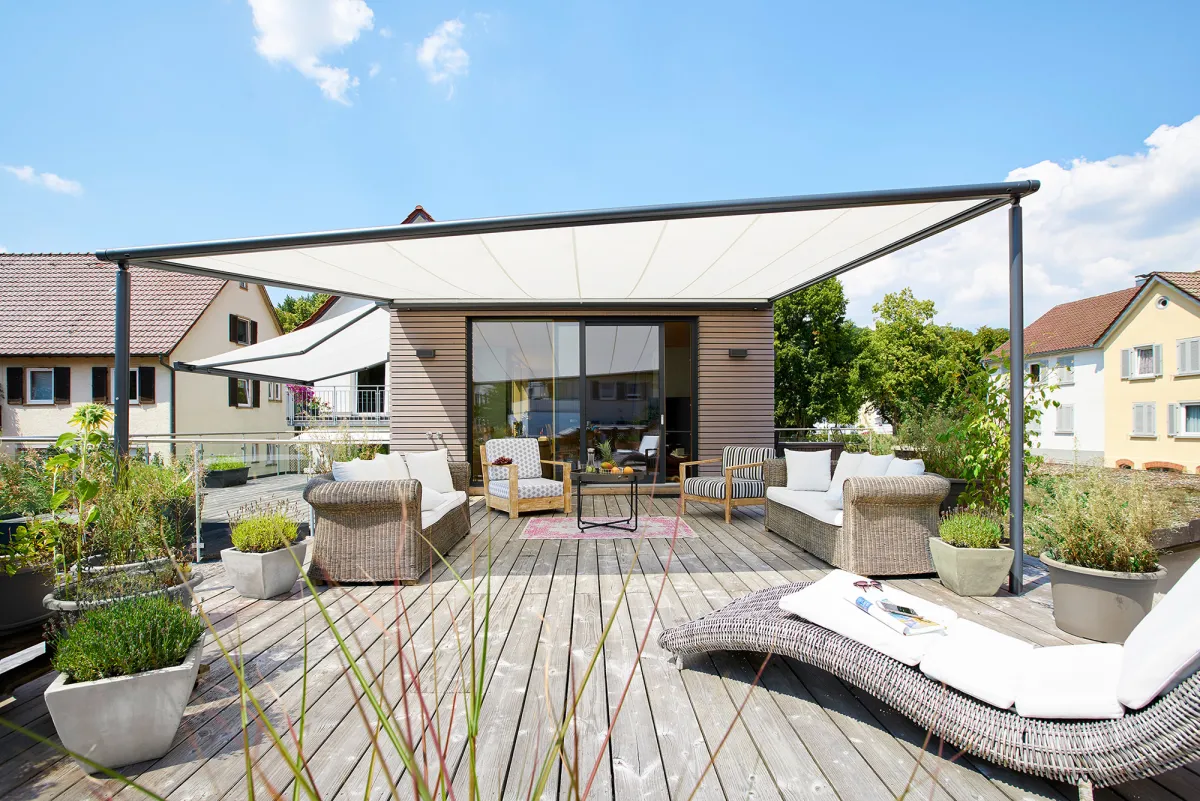Die „pergola“ von markilux gibt’s gleich in drei Modellen: von klein bis XXL.  (© markilux)