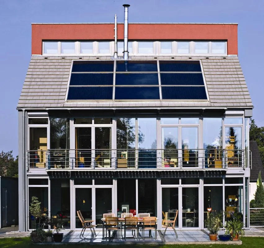 Solardächer bleiben vorerst eine lohnende Investition, auch wenn die Fördersätze gerade gesenkt wurden. Foto: Schüco