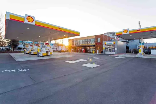 Bild: HERECON stellt zweistöckige Tankstelle mit Gastronomie nahe München in Rekordzeit fertig