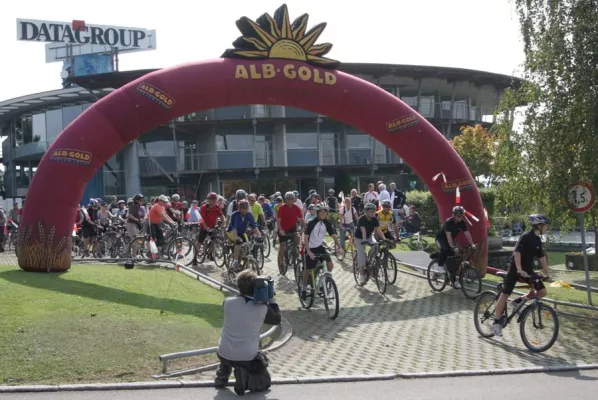 Bild: Radeln für den guten Zweck - Erfolgreiche Premiere des DATAGROUP Bikers Day 2009