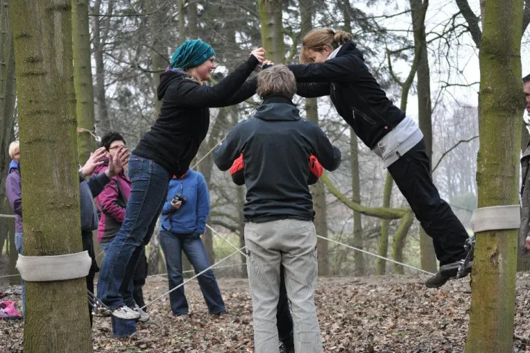 Bild: „Spannung zwischen Bäumen“ am Naturfreundehaus Barsinghausen.