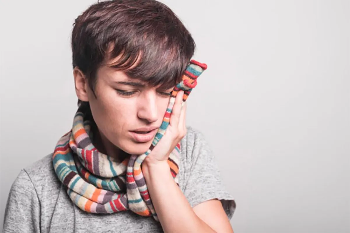 Dentalplus: Schmerzen nach der Weisheitszahn-OP? Diese Tipps helfen. (Bildquelle: © freepik.com)