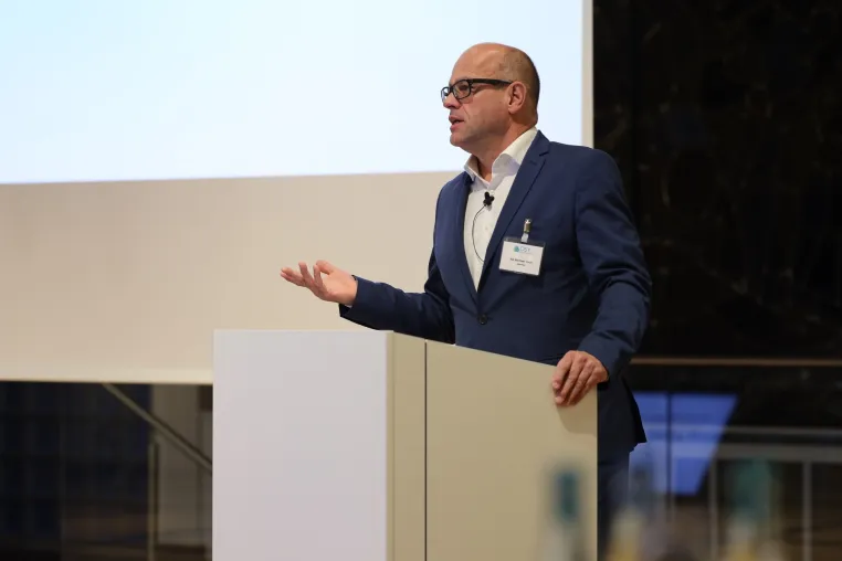 BCS Zahnimplantat private Krankenversicherung Kostenerstattung Bikortikale Implantation PRGF Bild: BCS Zahnimplantat private Krankenversicherung Kostenerstattung Bikortikale Implantation PRGF