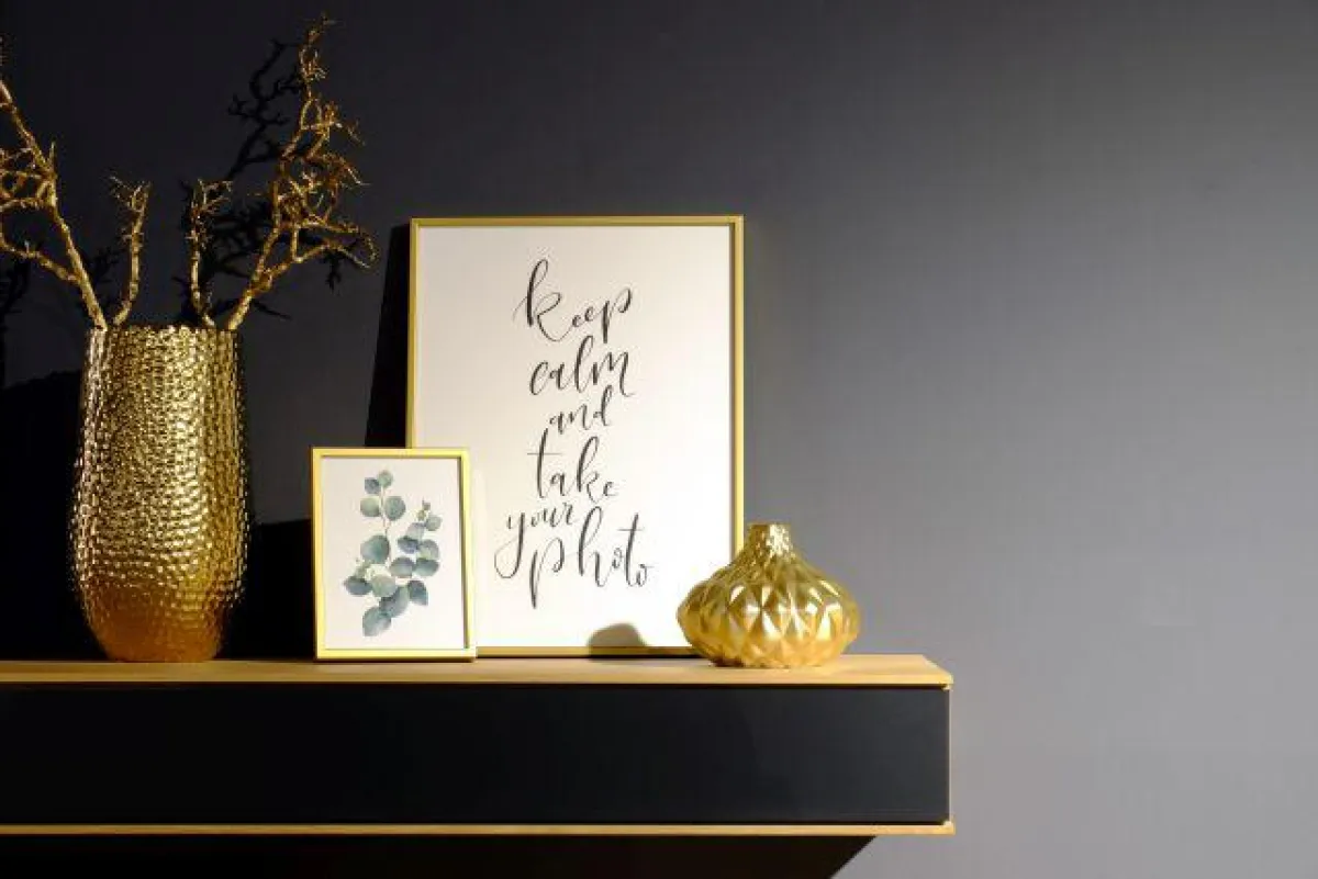 Ab dem 22.11.2018 bietet HALBE-Rahmen eine limitierte Sonderedition mit Mattgold eloxierten Rahmen.