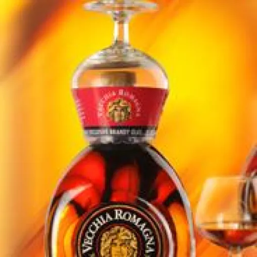 Jetzt gratis: Brandy-Schwenker von Vecchia Romagna an jeder Flasche Bild: Jetzt gratis: Brandy-Schwenker von Vecchia Romagna an jeder Flasche
