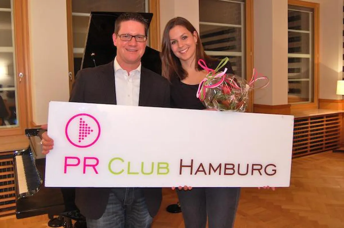 Torsten Panzer (PR Club Hamburg) und Lina Wüller (myTaxi)