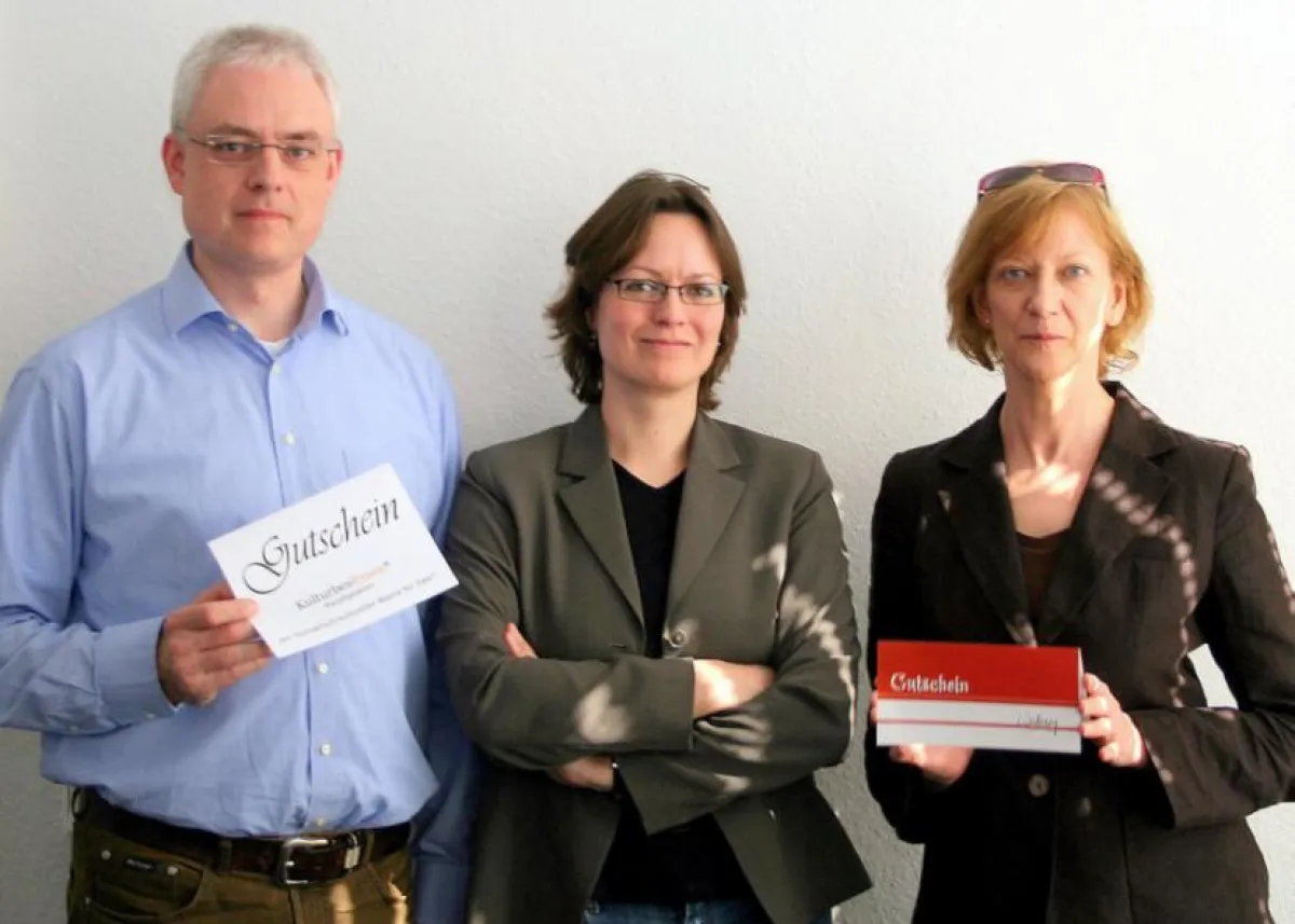 Ingo Riesener (Gewinner), Kornelia Schulze (Prokuristin Image Transfer GmbH und Glücksfee), Susanne Knöner (Gewinnerin)