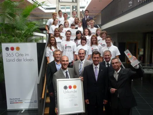 Wirtschaft hautnah für Schüler im Economic Summer Camp 2010 Bild: Wirtschaft hautnah für Schüler im Economic Summer Camp 2010