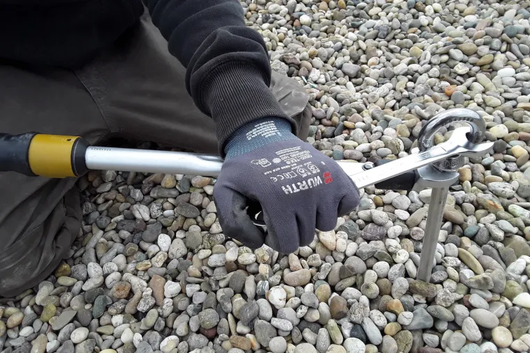 Bild: Absturzsicherung: Wartung und Installation durch Industrie Kletterer Hamburg IKH GmbH