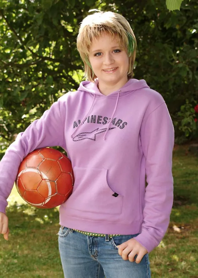 Alpinestars ist der sportive Ausstatter von Jackie Weiss (Nachwuchs Rennfahrerin)