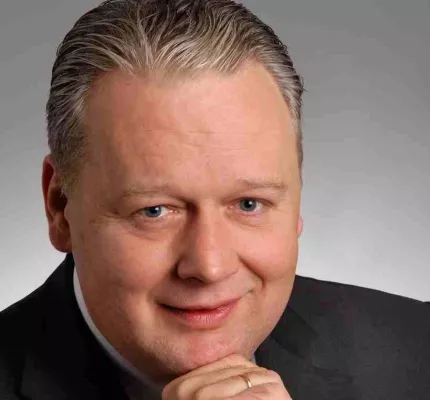Bild: Thomas Steger ist neuer Direktor im Quality Hotel Vital zum Stern und im Clarion Collection Burghotel Blomberg