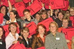 Am 15. April 2008 erobern Rote Taschen das Berliner Rote Rathaus Bild: Am 15. April 2008 erobern Rote Taschen das Berliner Rote Rathaus