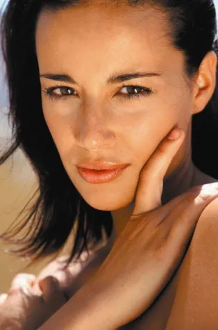 Bild: Welt-Osteoporosetag: Sonne für gesunde Knochen - Das Sonnenschein-Vitamin D hilft beim aufrechten Gang