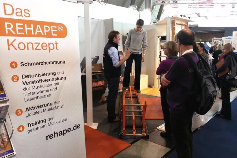 Bild: therapie Leipzig: REHAPE®-Therapiekonzept im Zentrum des AMS-Messeauftritts
