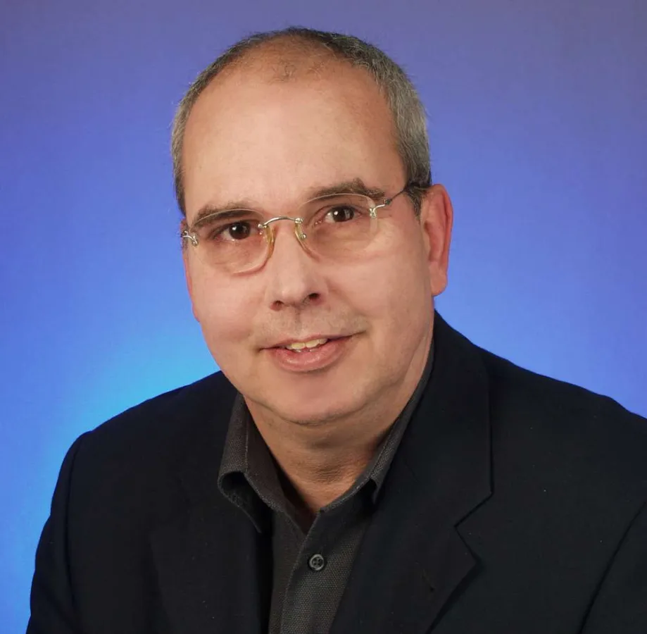 Der Diplom-Pädagoge und Lerntherapeut Rolf Hahn ist Leiter des Reutlinger Instituts für Stottertherapie. Fast vier Jahrzehnte lang war er selbst starker Stotterer. Er weiß, wie sich Betroffene fühlen.