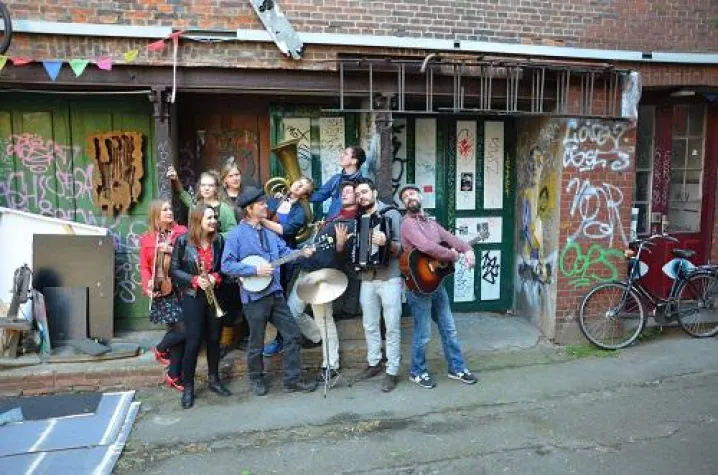 Das Netzwerk Musik von den Elbinseln präsentiert: Komm raus, mach mit! Inselparkkonzerte 2017 Bild: Das Netzwerk Musik von den Elbinseln präsentiert: Komm raus, mach mit! Inselparkkonzerte 2017